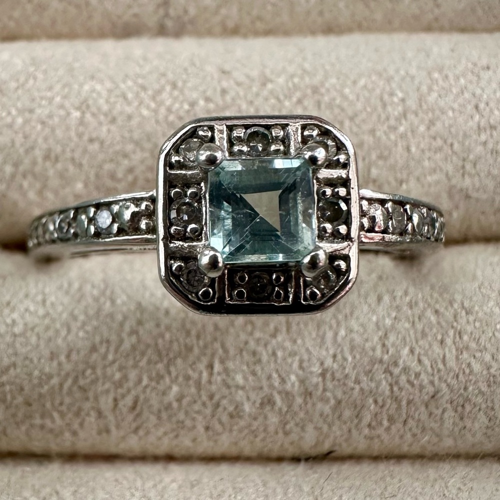 Sterling Silver Ring with Aquamarine Center Stone